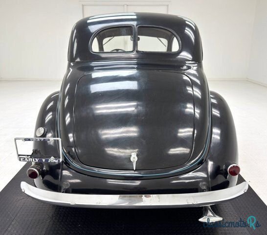 1937' Ford Deluxe photo #4