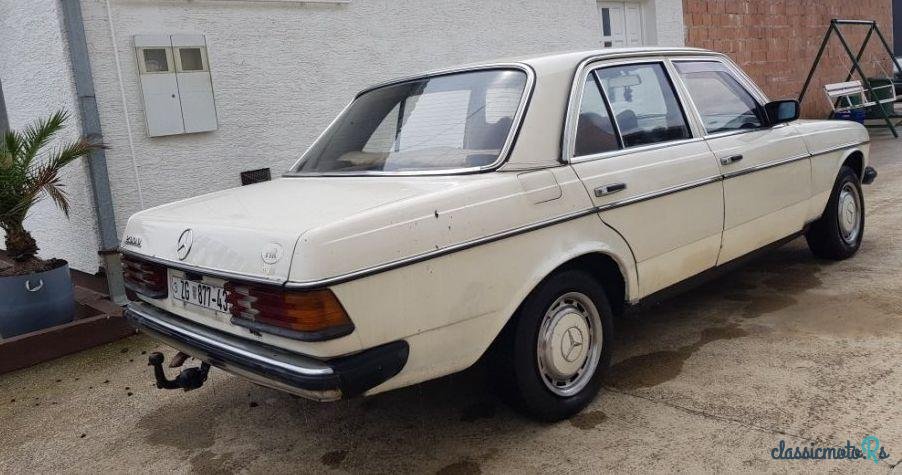 1978' Mercedes-Benz 123 200 D photo #1