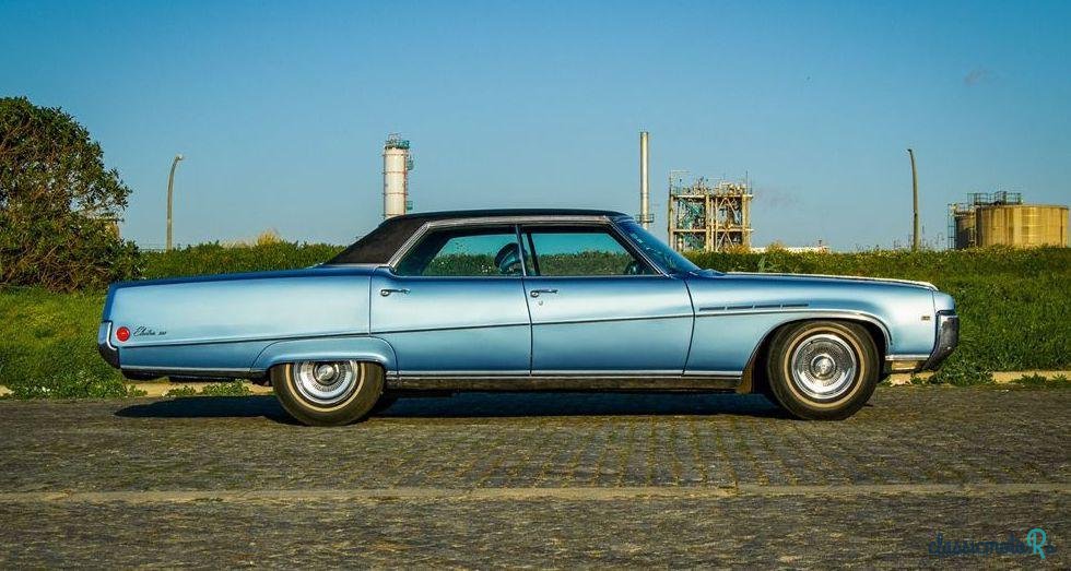 1970' Buick 225 Custom 4 Door photo #2
