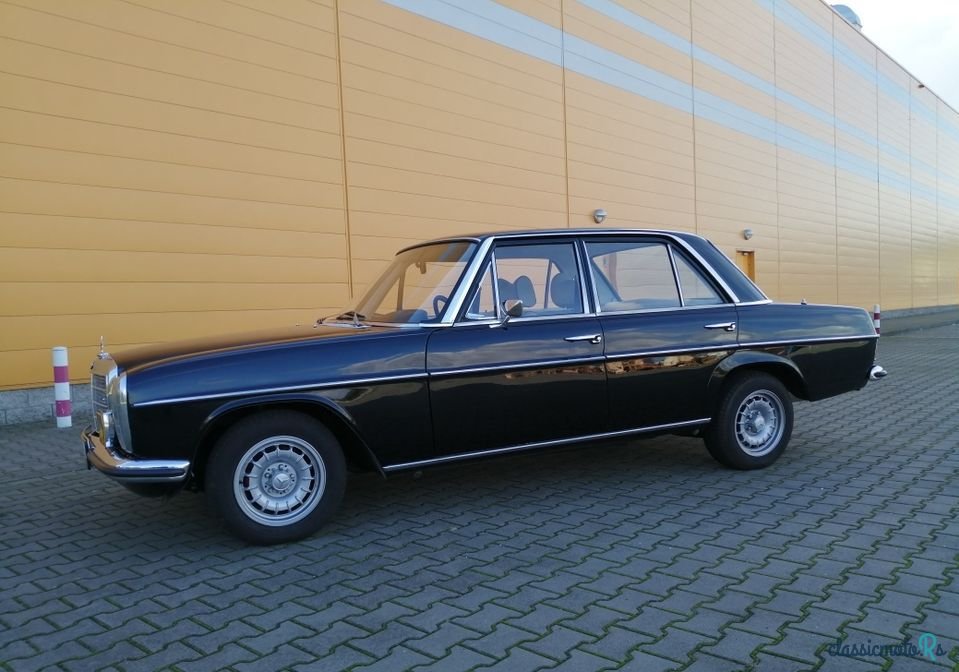 1976' Mercedes-Benz W115 photo #2