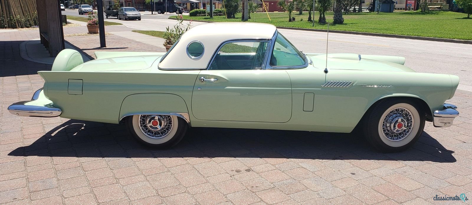 1957' Ford Thunderbird photo #2