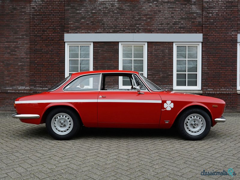 1968' Alfa Romeo Giulia 1300 Junior photo #2
