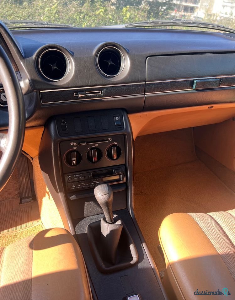 1980' Mercedes-Benz 200 D photo #5