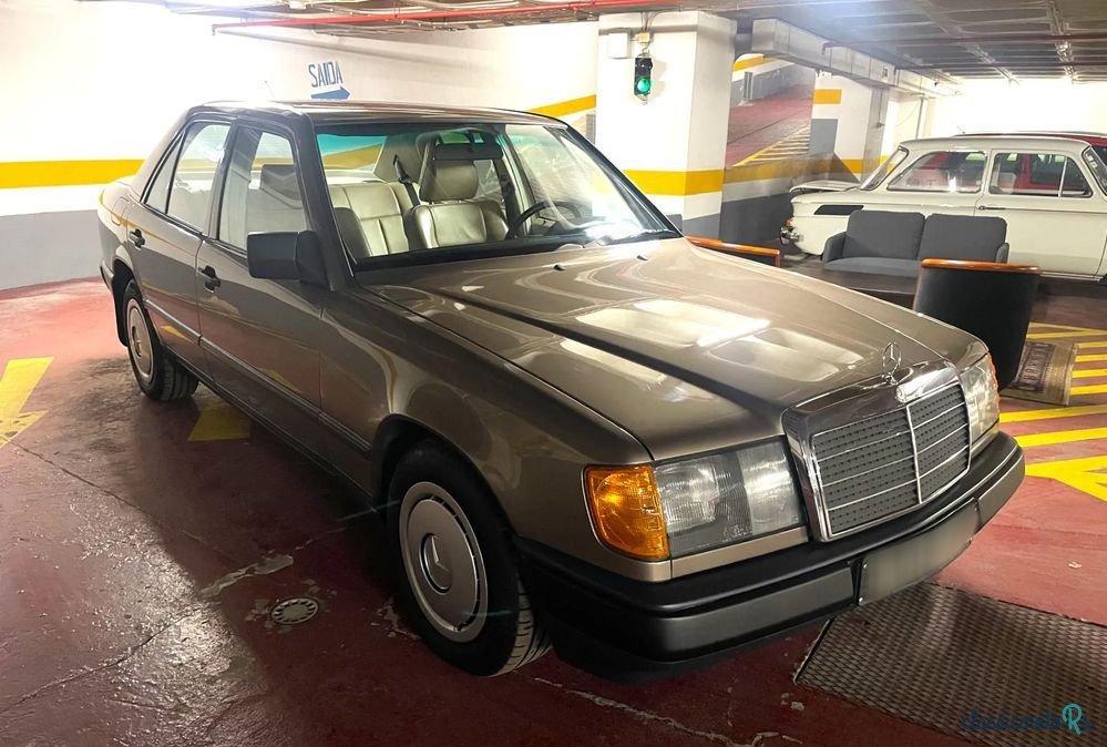 1987' Mercedes-Benz 230 E photo #4