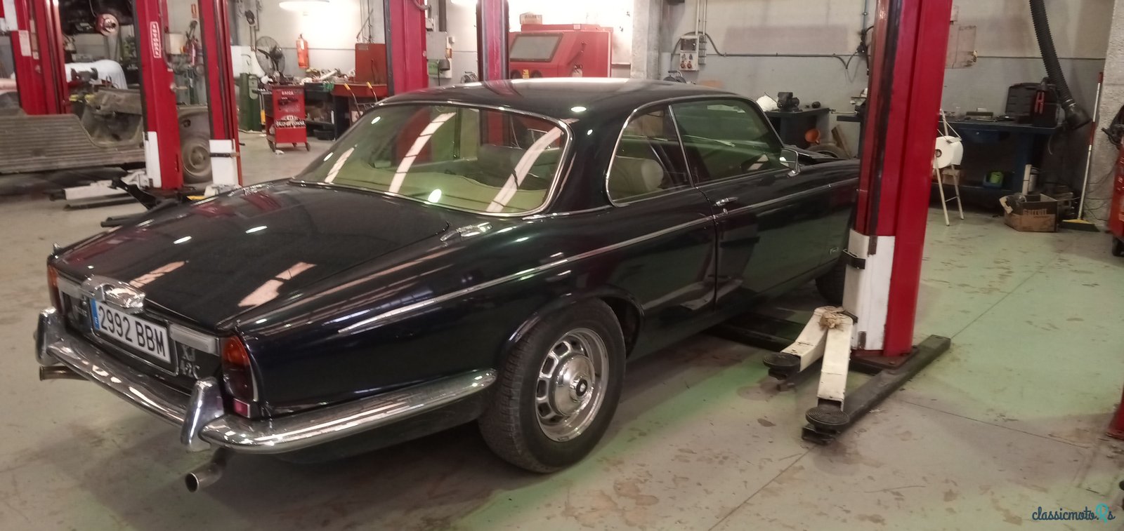 1975' Jaguar XJ6 photo #6