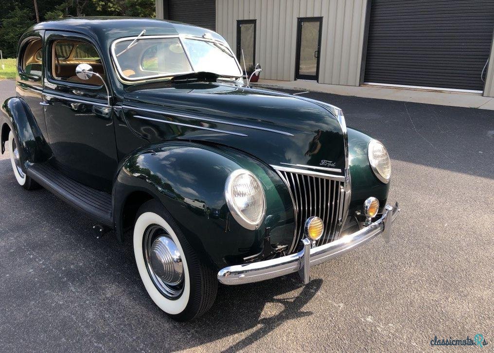 1939' Ford Deluxe Tudor photo #3