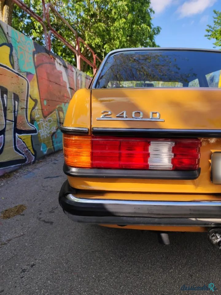 1980' Mercedes-Benz 240 photo #6