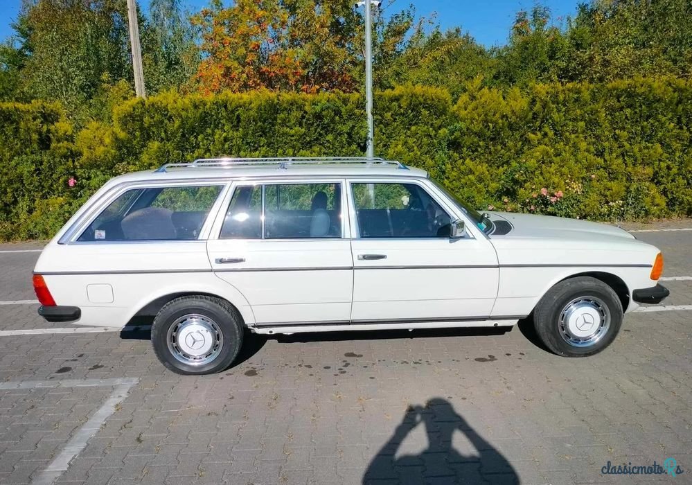 1977' Mercedes-Benz W123 photo #3