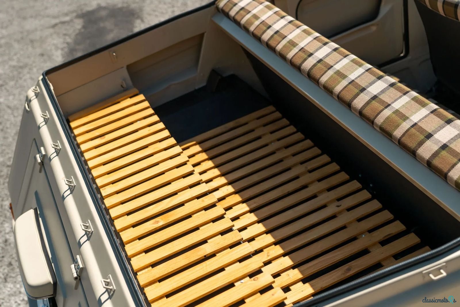 1971' Volkswagen Kbelwagen photo #4