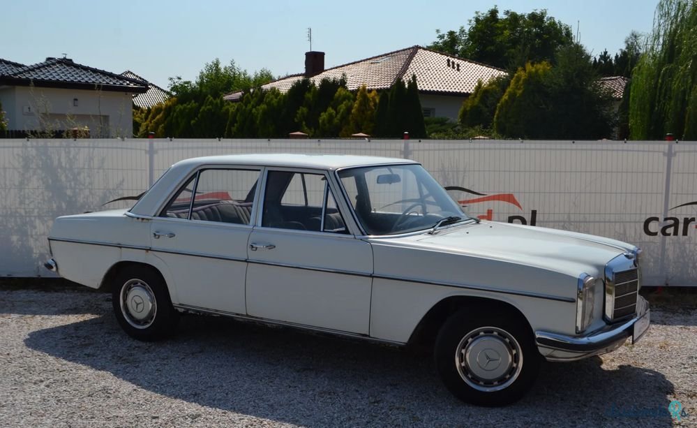 1971' Mercedes-Benz W115 photo #2