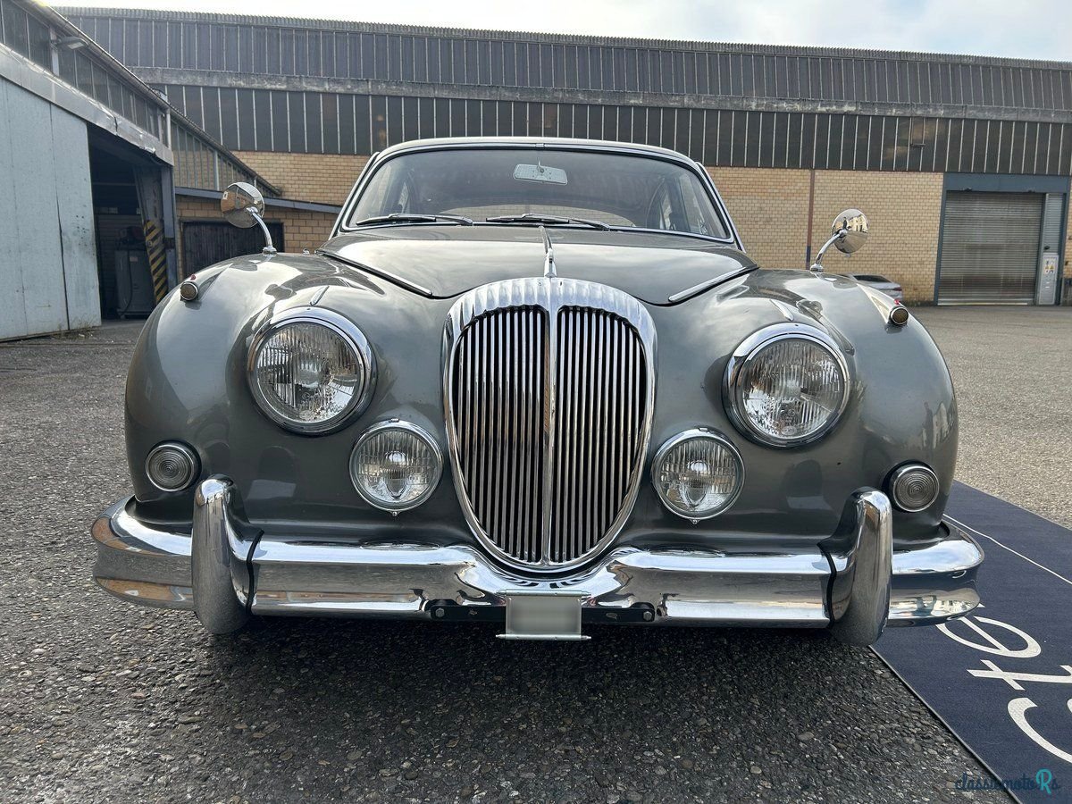 1967' Daimler 250 V8 photo #2