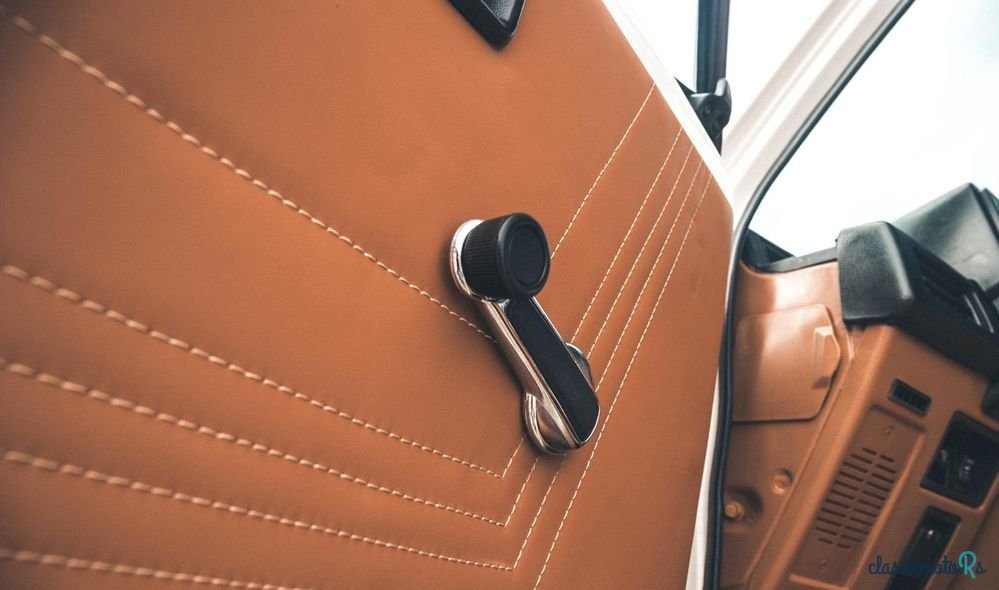 1988' Mitsubishi Pajero photo #6