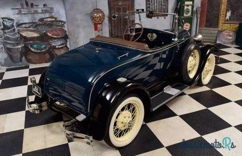 1928' Ford Model A Deluxe Roadster photo #3