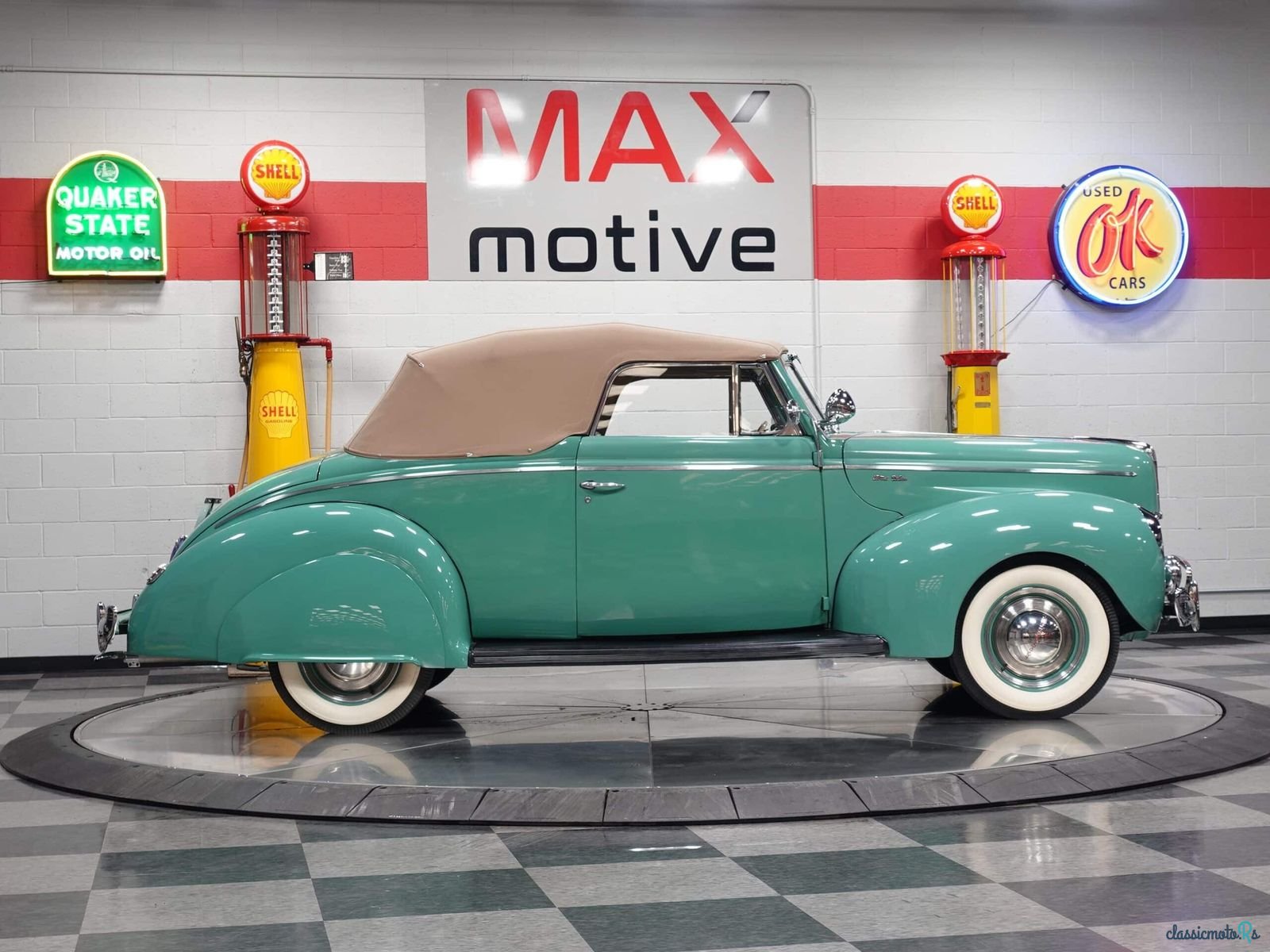 1940' Ford Deluxe photo #2