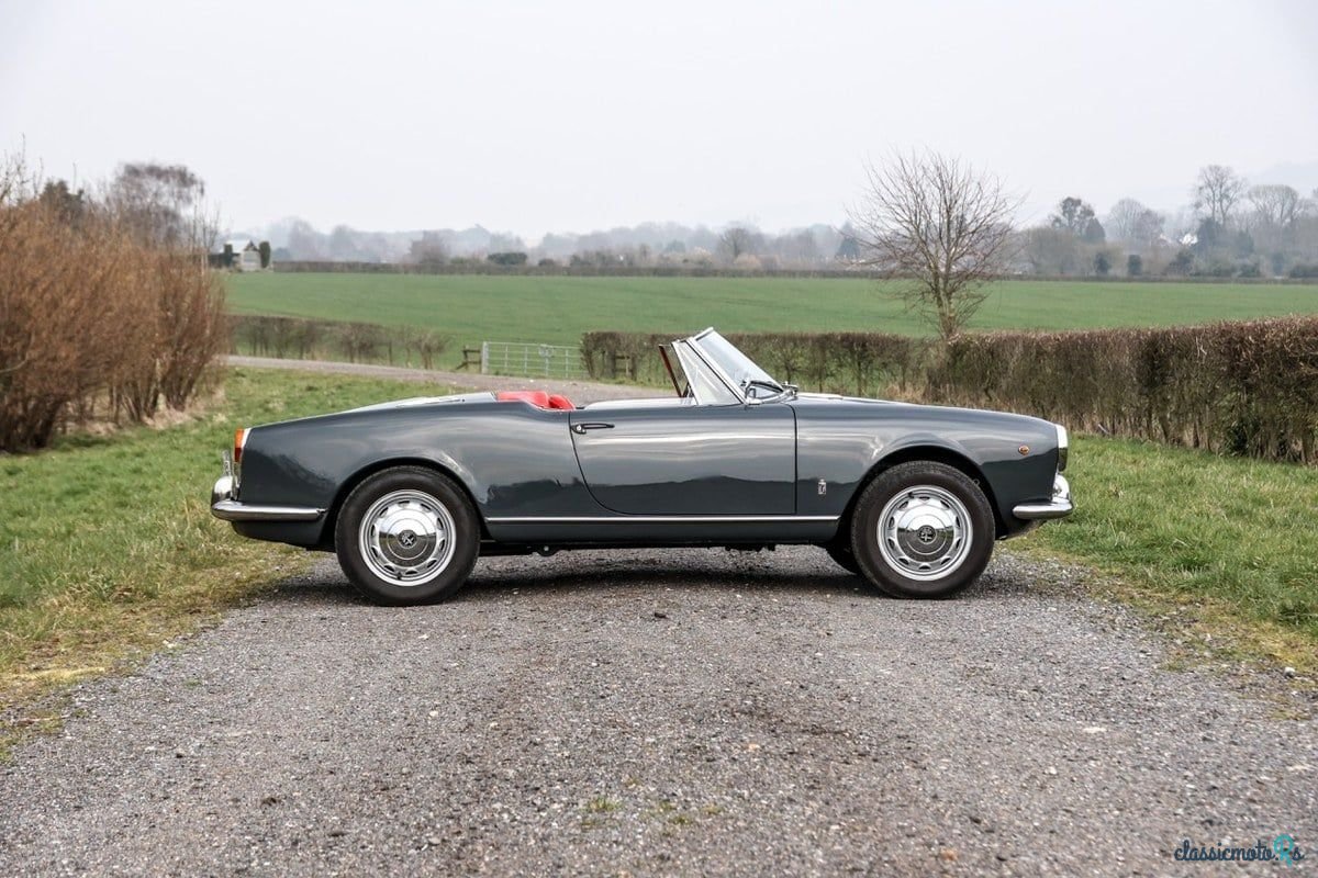 1963' Alfa Romeo Spider photo #5