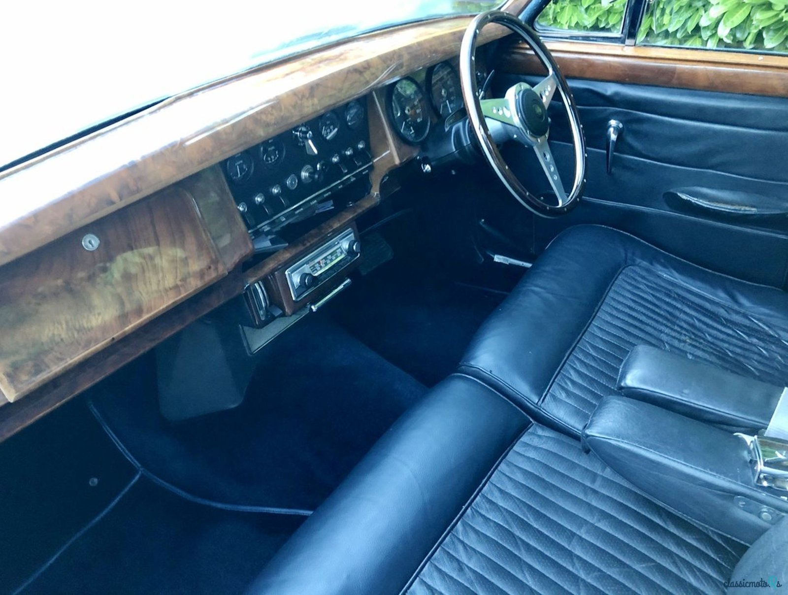 1969' Daimler 250 V8 photo #4