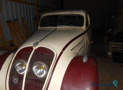 1938' Peugeot 402 Familiale photo #3