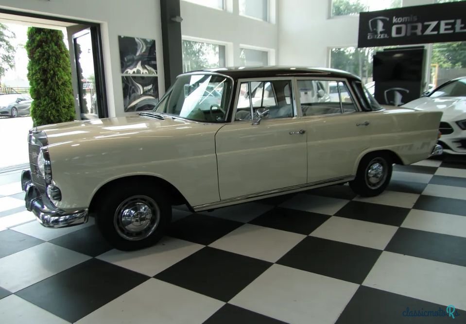 1966' Mercedes-Benz W110 photo #3