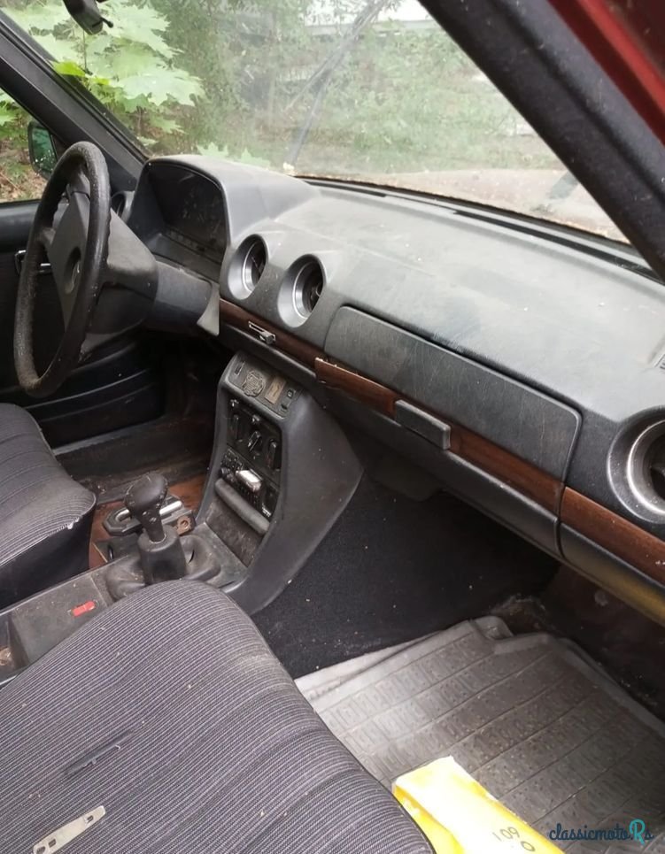 1977' Mercedes-Benz W123 photo #4