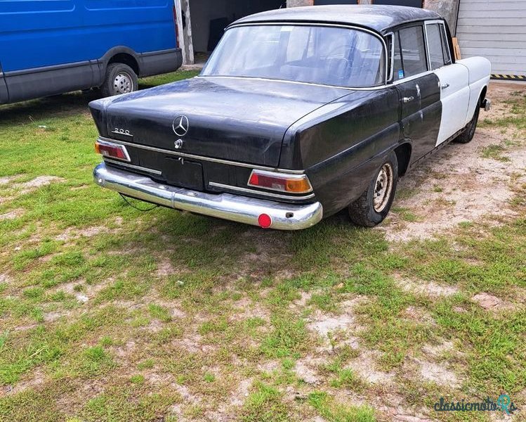 1965' Mercedes-Benz 200D W110 photo #2