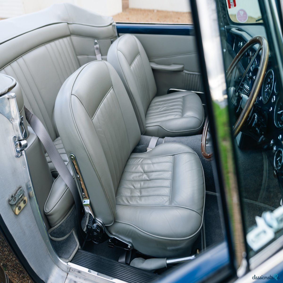 1965' Aston Martin photo #5