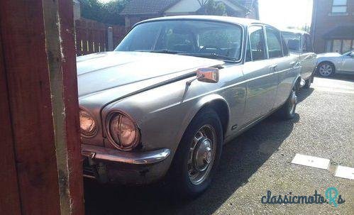 1977' Jaguar XJ6 photo #2