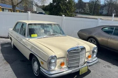 1972' Mercedes-Benz 280