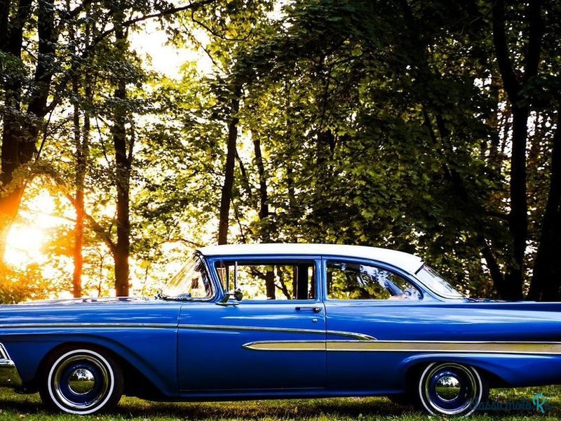 1958' Ford Custom Tudoor Sedan photo #2