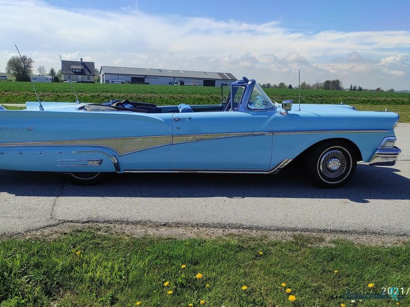 1958' Ford Sunliner conv photo #2