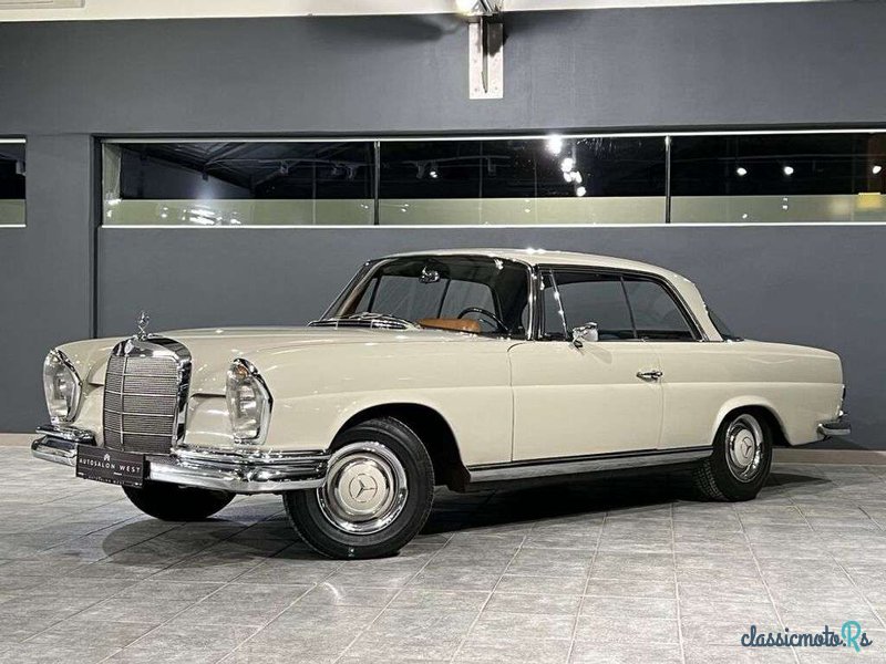 1967' Mercedes-Benz 250 SE photo #2