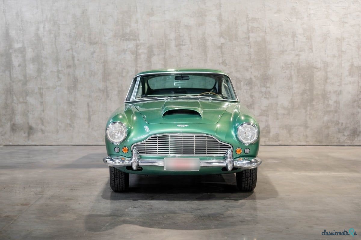 1960' Aston Martin DB4 photo #5