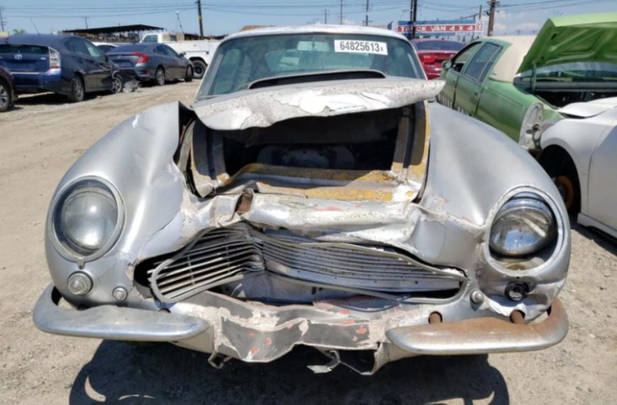 Разбитый Aston Martin DB6 на аукционе Copart ушел с молотка за $66 000