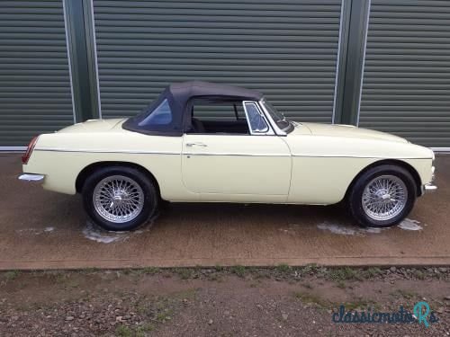1969' MG MGC photo #1