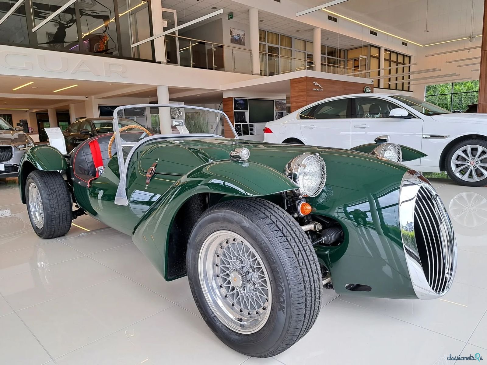 1968' Jaguar photo #4