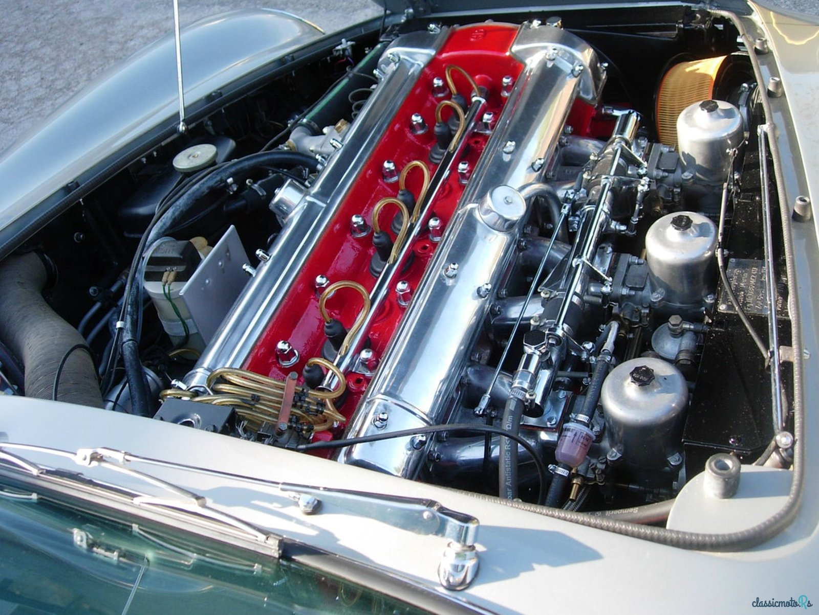 1969' Aston Martin DB6 photo #5