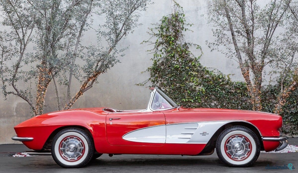 1961' Chevrolet Corvette photo #4