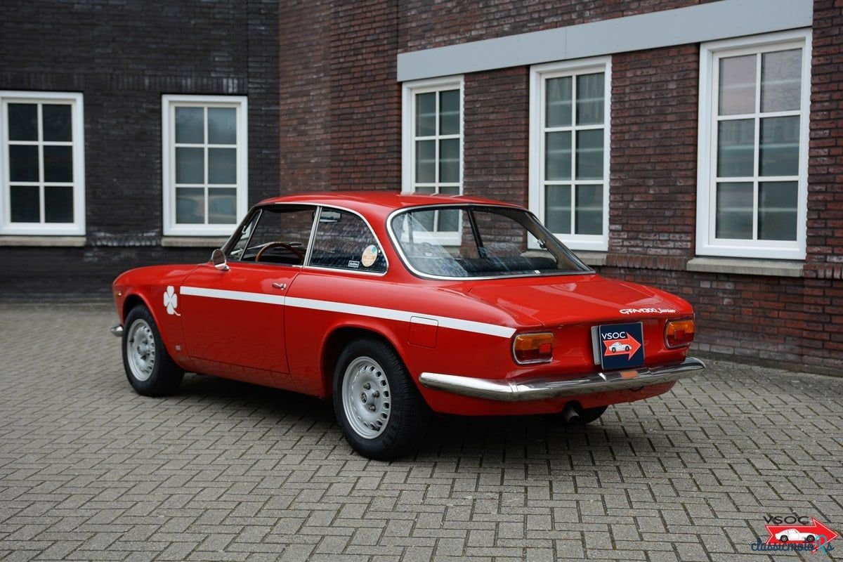 1968' Alfa Romeo Giulia photo #2