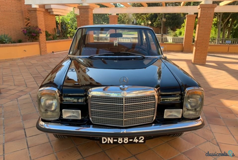 2010' Mercedes-Benz 220 photo #1