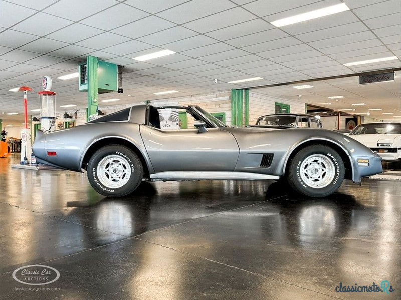 1980' Chevrolet Corvette photo #2