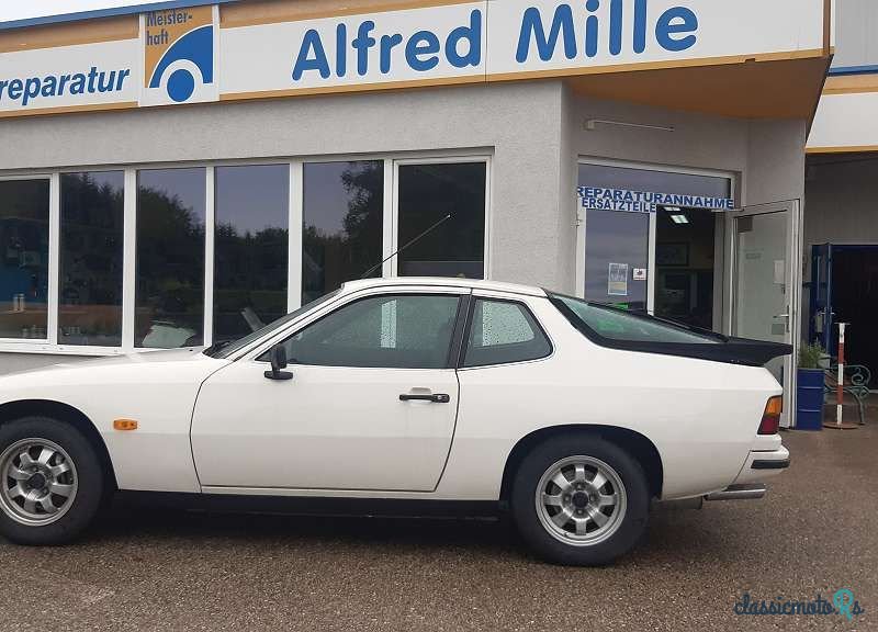 1977' Porsche 924 photo #1