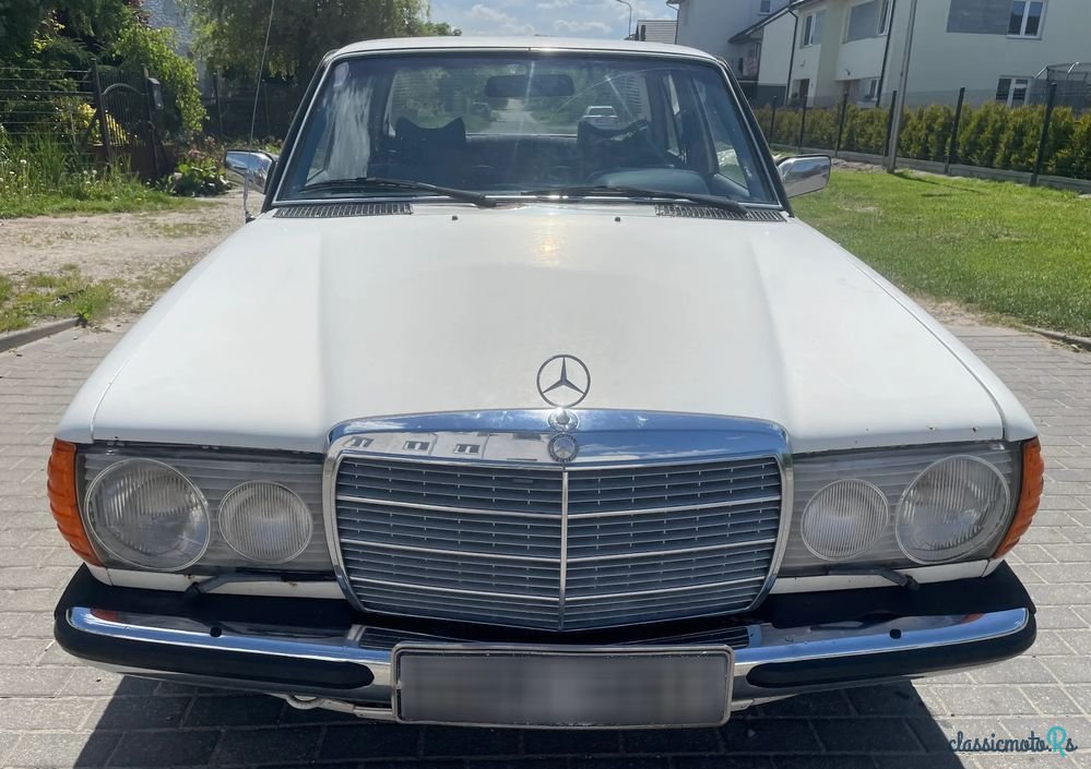 1979' Mercedes-Benz W123 photo #2