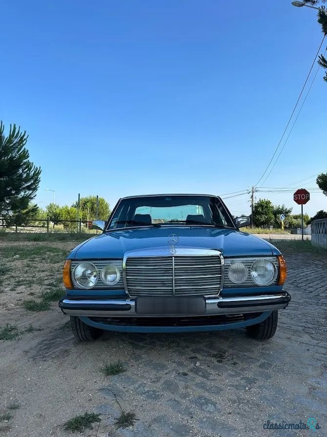 1980' Mercedes-Benz 300 D photo #3