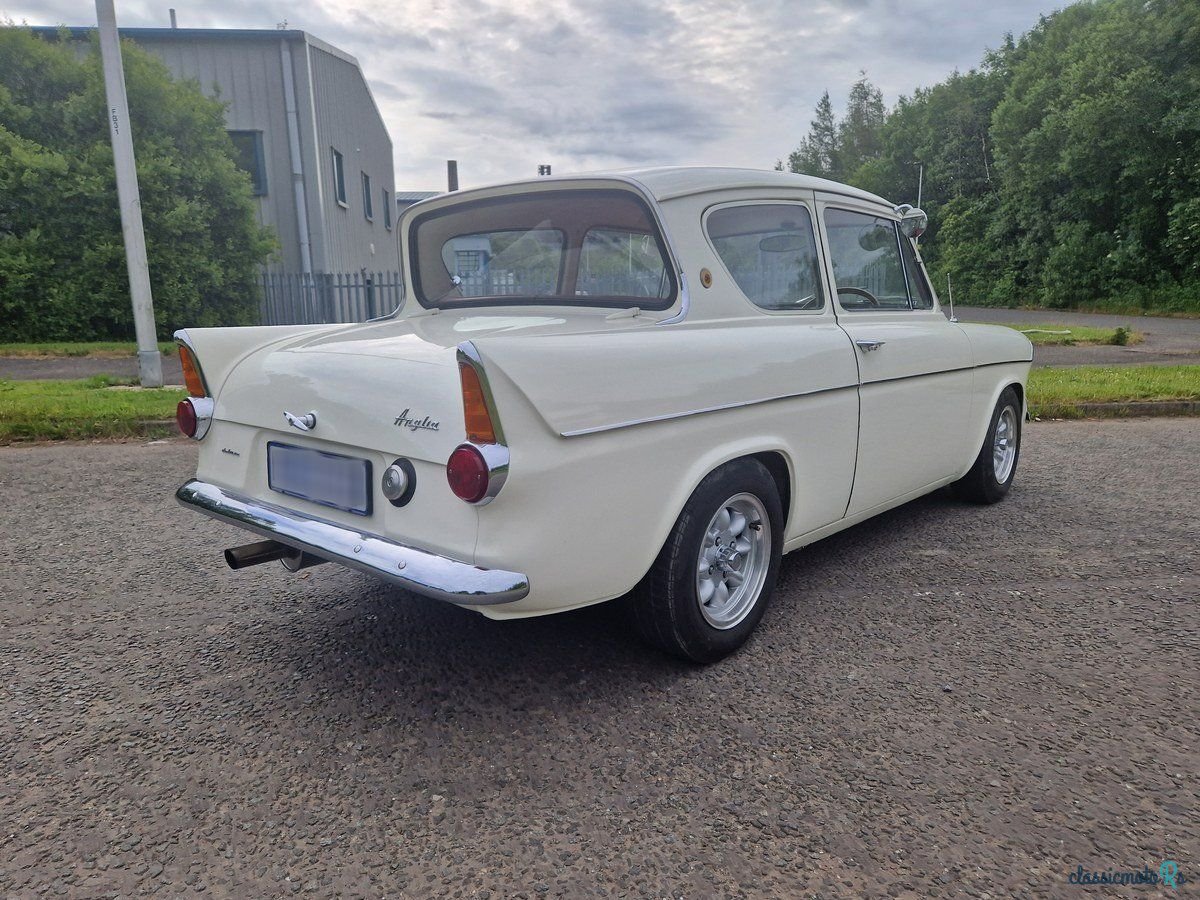 1967' Ford Anglia photo #3