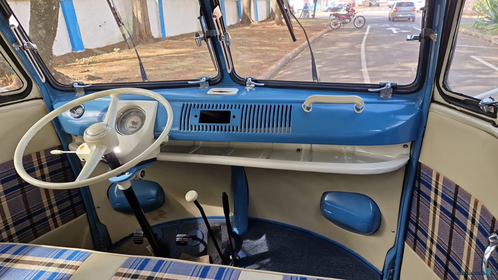 1962' Volkswagen Coccinelle T1 splitwindow bus photo #5