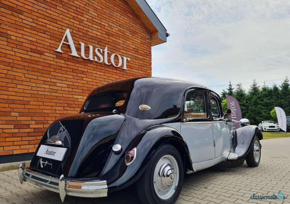 1955' Citroen Traction Avant photo #2