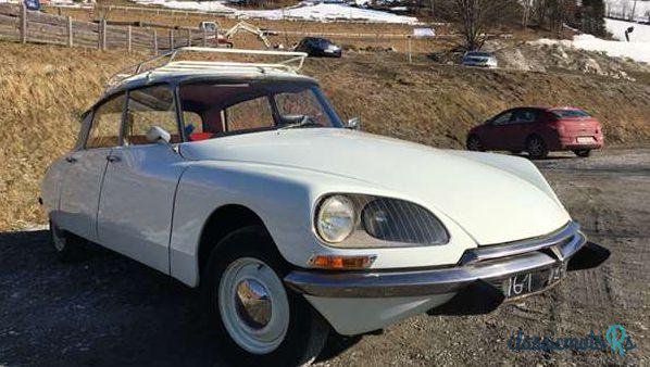 1967' Citroen DS 19 photo #1