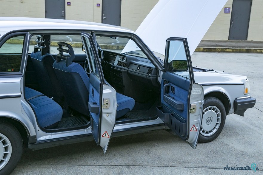 1992' Volvo 240 photo #3