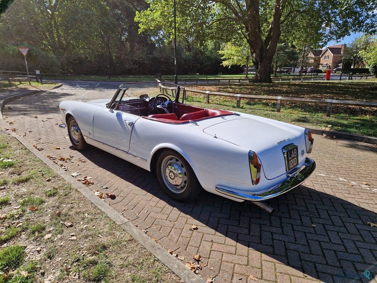1963' Alfa Romeo 2600 Spider photo #3