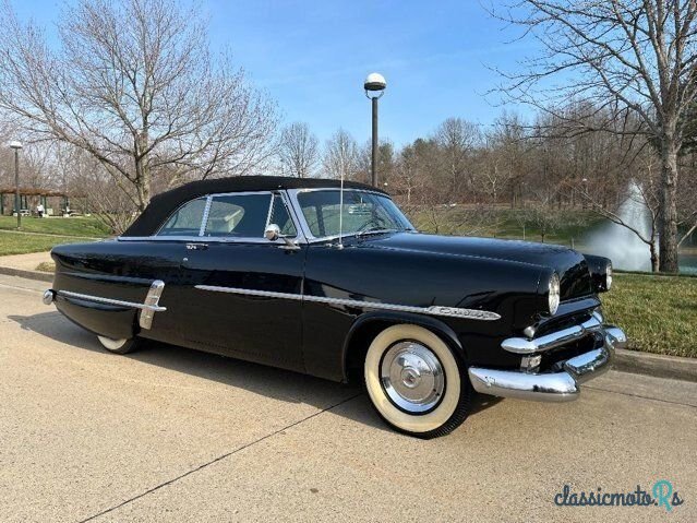 1953' Ford Crestline photo #1