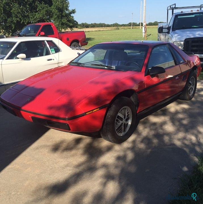 1984' Pontiac Fiero photo #2